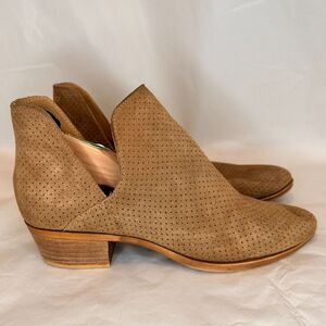 Lucky Brand Womens Tan Suede Ankle Boots Perforated Booties Low Heel Size 9